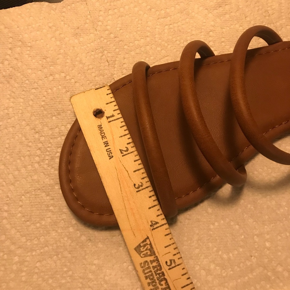 Melrose Ave sandal size 12 Brown Three Strap, 100% Vegan. Barely Worn Like New - Picture 6 of 8